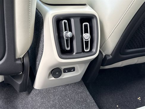 Used 2025 Volvo XC40 B5 Plus w/ Protection Package Premier image 11