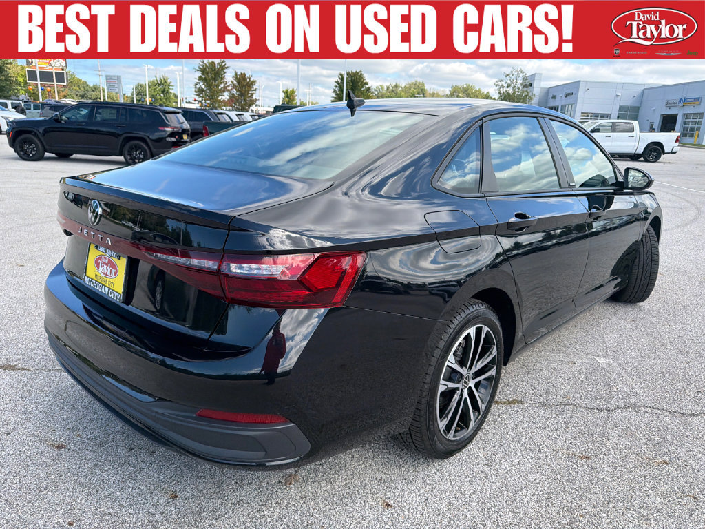 Used 2025 Volkswagen Jetta Sport FWD image 3
