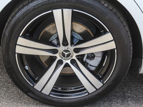 Used 2025 Mercedes-Benz C 300 Sedan image 11