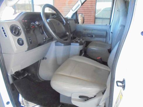 Used 2014 Ford E-250 and Econoline 250 w/ Power Group image 9