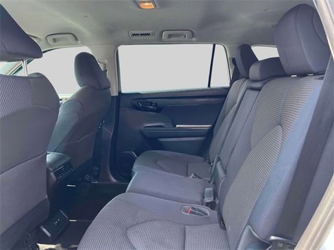 Certified 2021 Toyota Highlander LE image 14