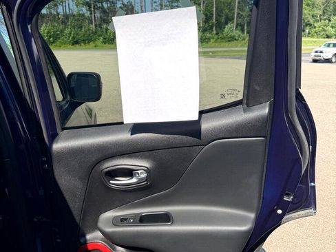 Used 2017 Jeep Renegade Trailhawk w/ Premium Trailhawk Package image 19