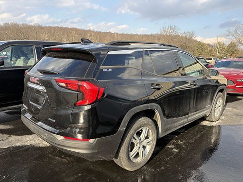 Used 2018 GMC Terrain SLE w/ Driver Convenience Package image 3