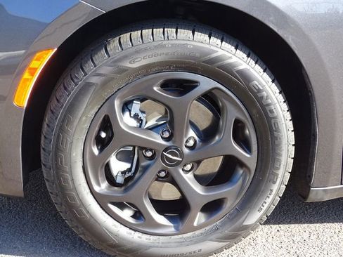 Used 2022 Chrysler Pacifica Touring-L w/ S Appearance Package image 7