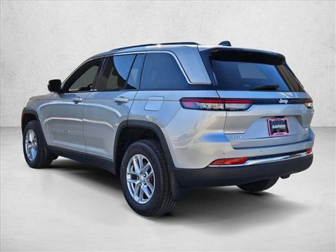 New 2025 Jeep Grand Cherokee Laredo X w/ Luxury Tech Group I AWD/4WD image 9