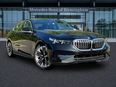 Used 2026 BMW 530i RWD image 1