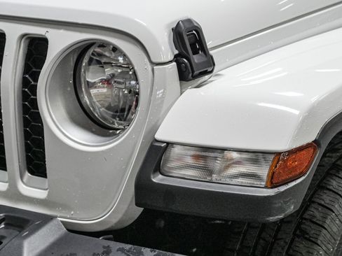 Used 2023 Jeep Gladiator Overland image 13