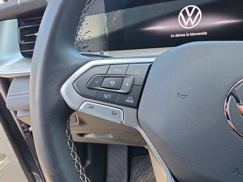 Used 2025 Volkswagen Tiguan SE FWD image 21