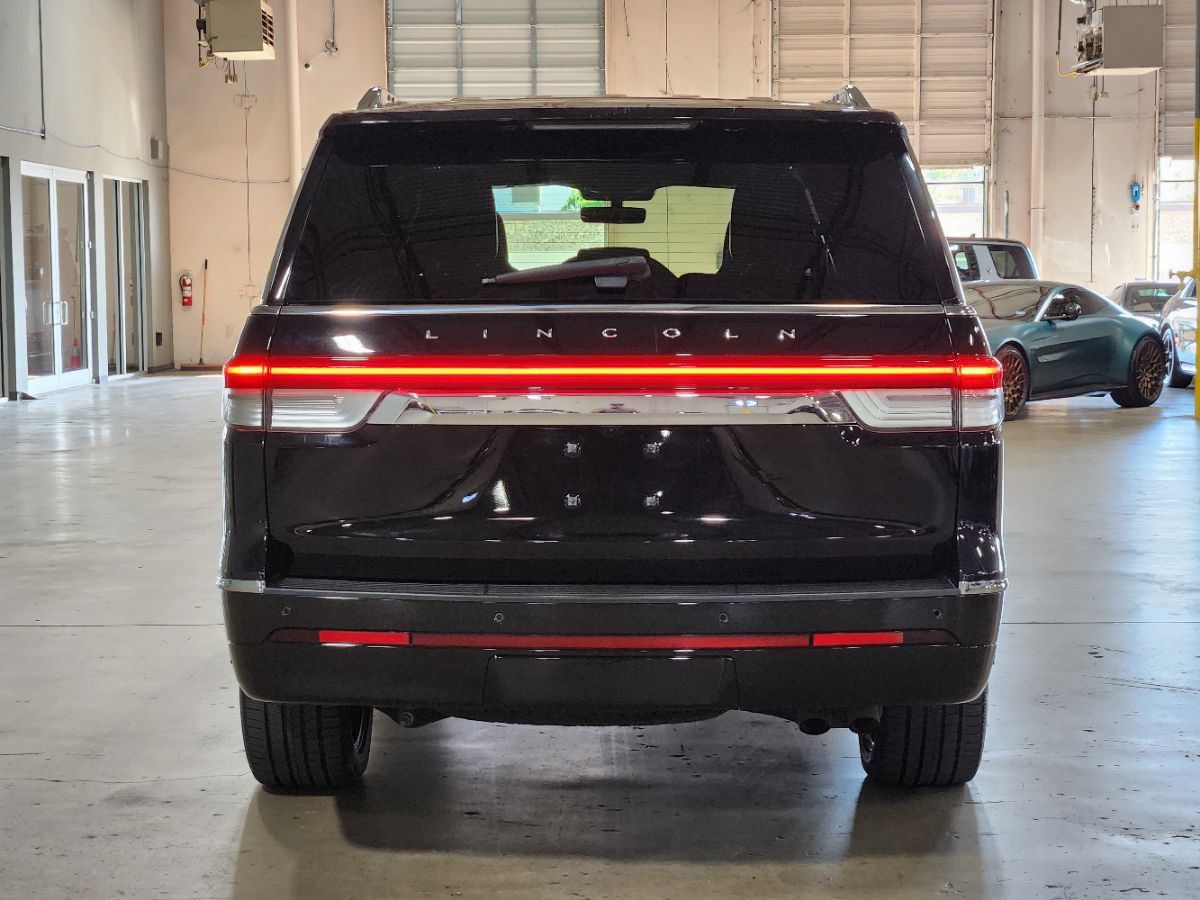 Used 2022 Lincoln Navigator Reserve AWD/4WD image 10
