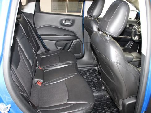 Used 2018 Jeep Compass Latitude FWD image 29