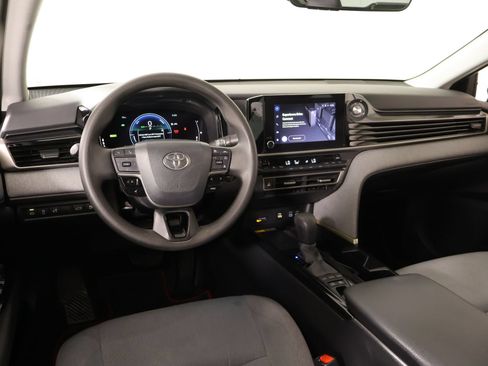 Used 2025 Toyota Camry LE w/ Convenience Package FWD image 2
