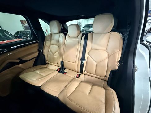 Used 2018 Porsche Cayenne Platinum Edition w/ Premium Package Plus image 15