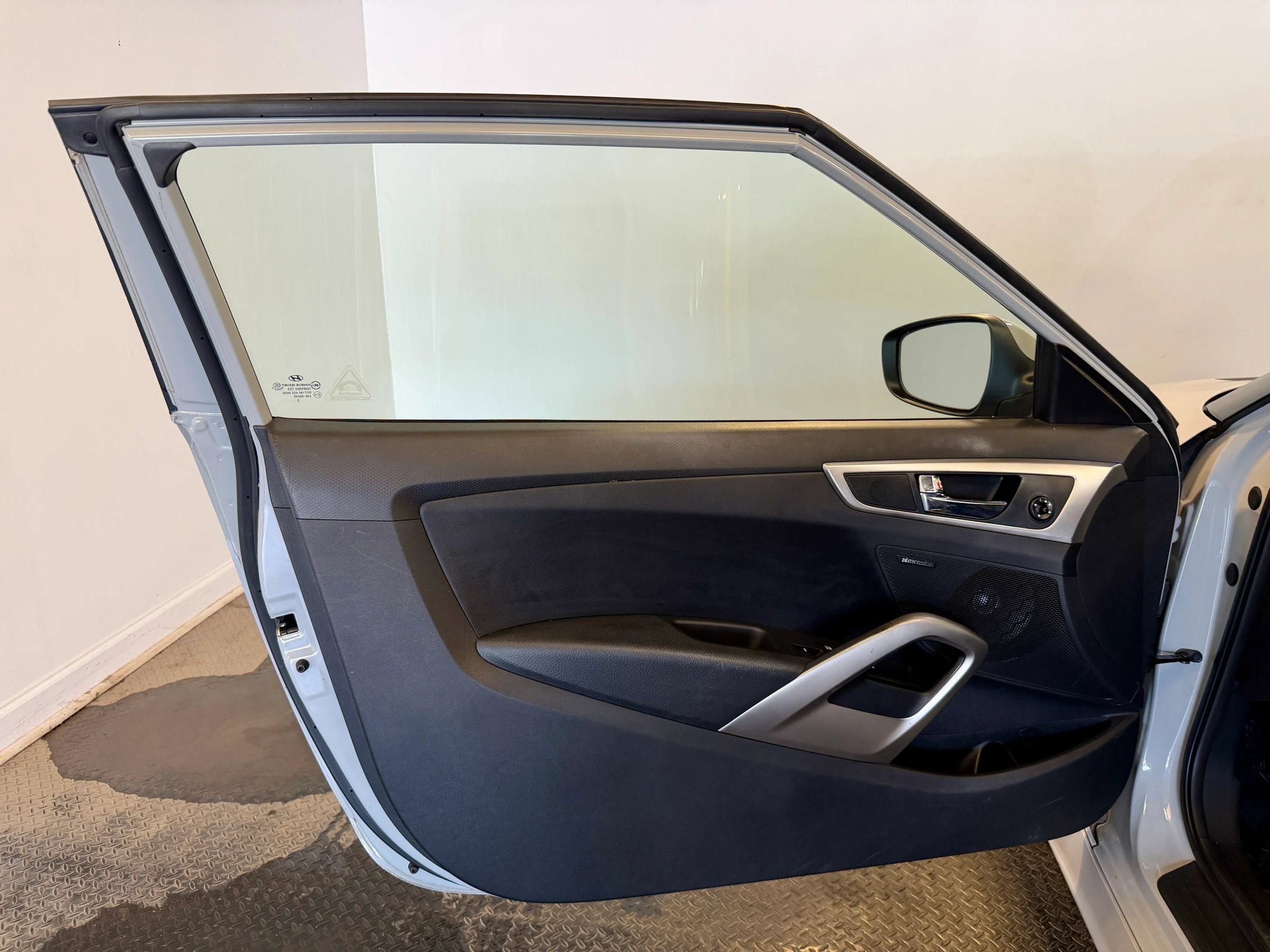 Used 2013 Hyundai Veloster RE:MIX Edition FWD image 10