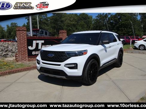 Used 2020 Ford Explorer XLT w/ Equipment Group 202A AWD/4WD image 3