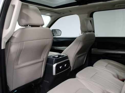 Used 2024 Ford Expedition Limited image 27
