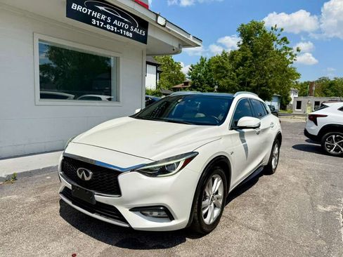 Used 2017 INFINITI QX30 Premium w/ Technology Package FWD image 1