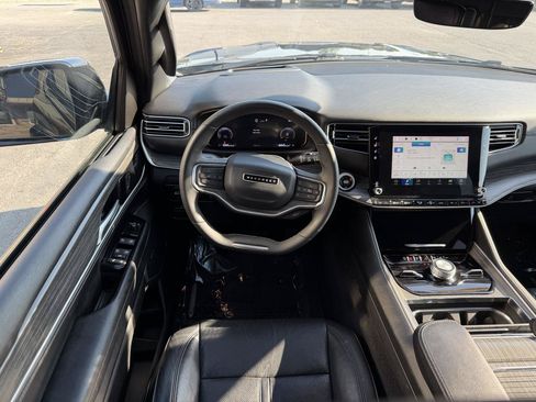 Used 2024 Jeep Wagoneer Series III AWD/4WD image 16