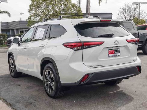 Used 2021 Toyota Highlander XLE image 6