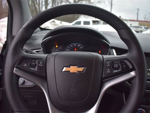 Used 2017 Chevrolet Trax LT w/ LT Convenience Package image 26