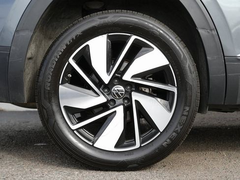 Used 2024 Volkswagen Atlas SE image 13