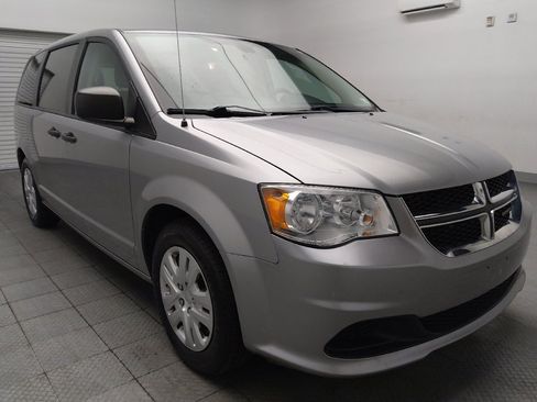 Used 2019 Dodge Grand Caravan SE w/ UConnect Hands-Free Group FWD image 13