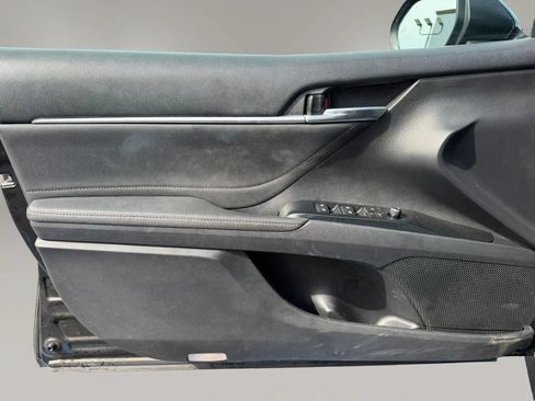 Used 2018 Toyota Camry XLE FWD image 9