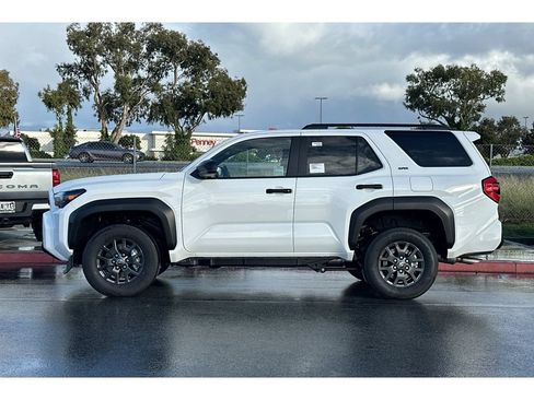 New 2026 Toyota 4Runner SR5 AWD/4WD image 6