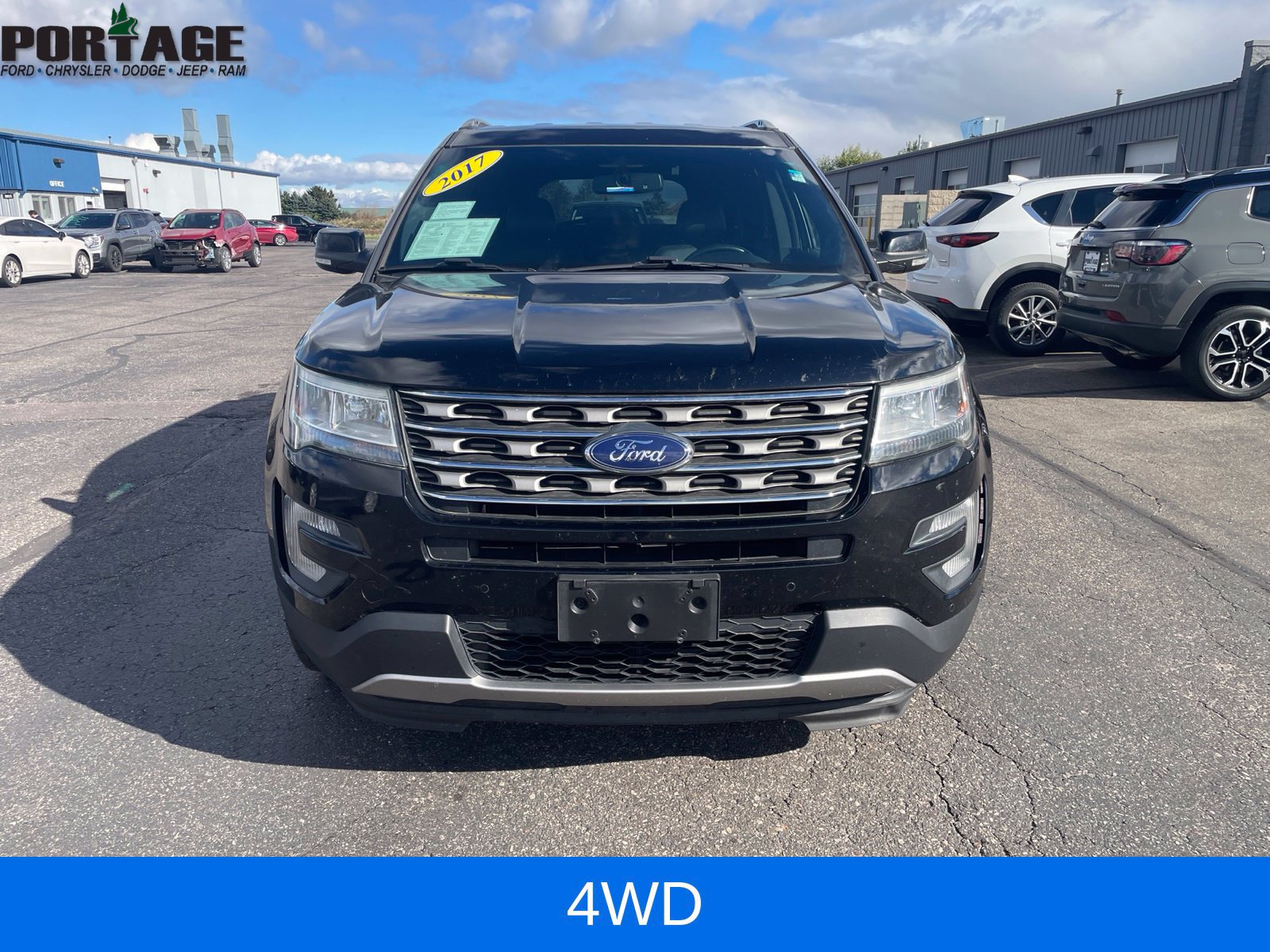 Used 2017 Ford Explorer XLT w/ Equipment Group 202A AWD/4WD image 2