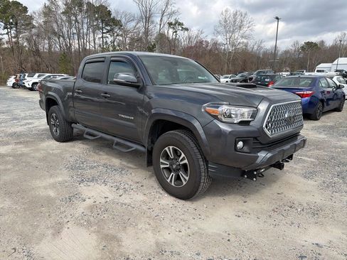Used 2018 Toyota Tacoma TRD Sport image 7
