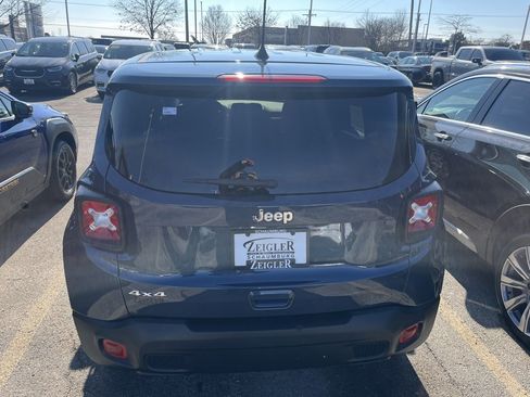 Used 2023 Jeep Renegade Latitude image 2