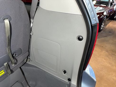 Used 2012 Kia Sedona EX FWD image 86
