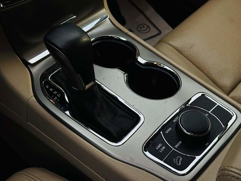 Used 2021 Jeep Grand Cherokee Limited w/ Luxury Group II AWD/4WD image 18