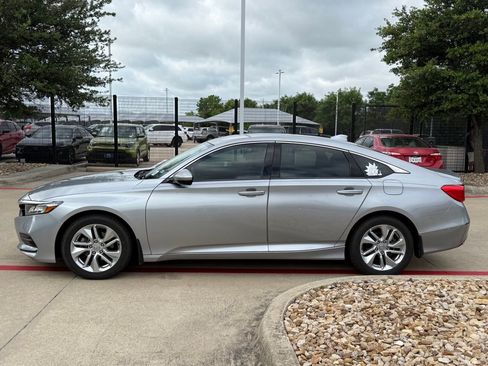 Used 2018 Honda Accord LX image 2