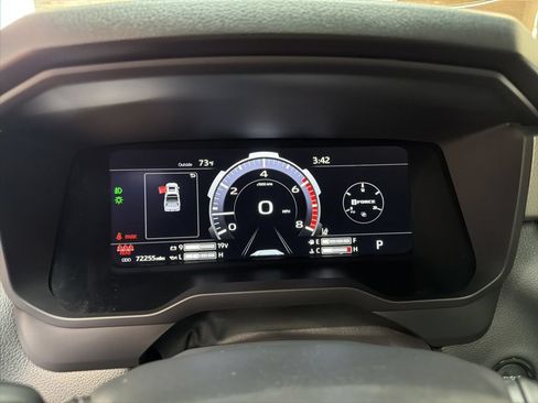 Used 2025 Toyota Tundra Limited AWD/4WD image 26