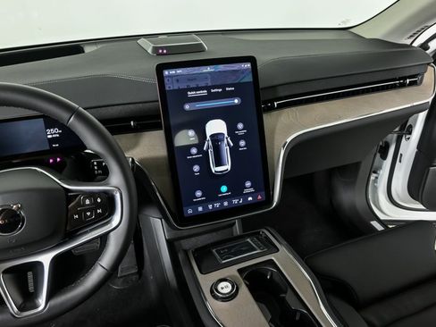 New 2025 Volvo EX90 Plus w/ Protection Package Premier image 13