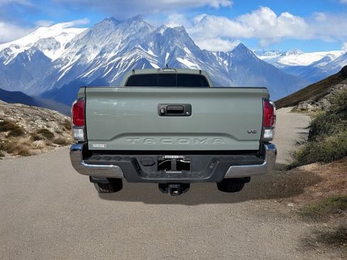 Certified 2023 Toyota Tacoma TRD Off-Road image 4