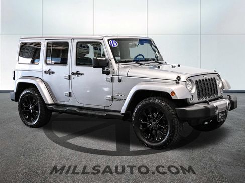 Used 2016 Jeep Wrangler Unlimited Sahara w/ Max Tow Package AWD/4WD image 10