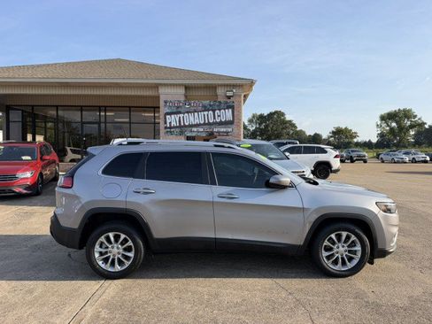 Used 2019 Jeep Cherokee Latitude w/ Popular Appearance Group FWD image 1