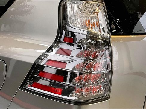 Used 2023 Lexus GX 460 Premium image 18