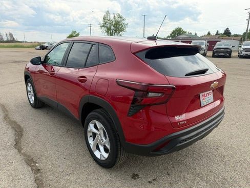 New 2026 Chevrolet Trax LS w/ LS Convenience Package FWD image 5
