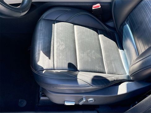 Used 2024 Lincoln Nautilus Reserve image 21