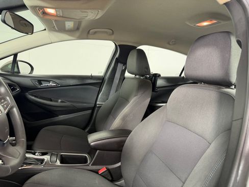 Used 2017 Chevrolet Cruze LT w/ Convenience Package FWD image 11