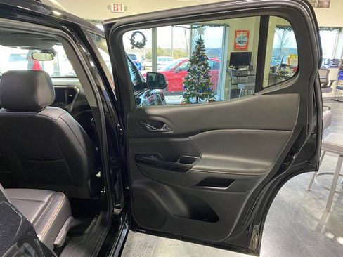 Used 2022 GMC Acadia AT4 w/ Technology Package image 16