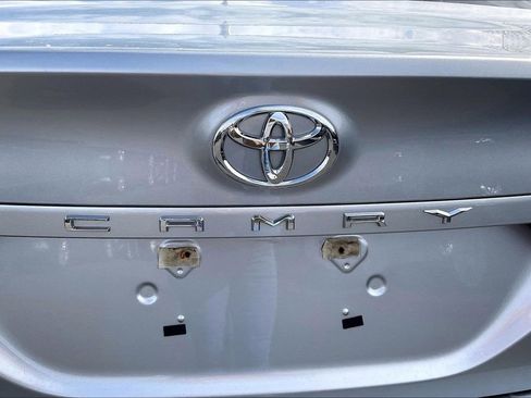 Used 2021 Toyota Camry LE image 4