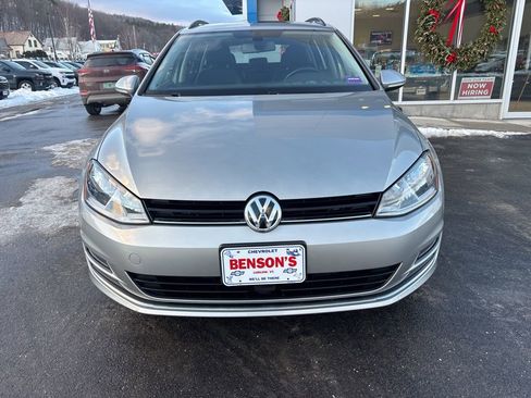 Used 2017 Volkswagen Golf SportWagen image 8