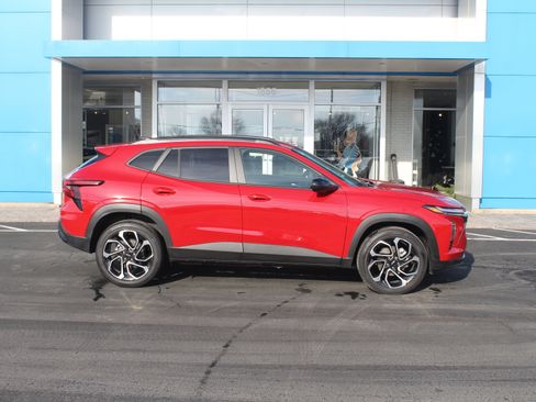 New 2026 Chevrolet Trax RS w/ Sunroof Package image 3