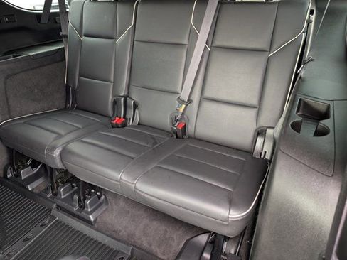 Used 2021 Cadillac Escalade ESV Premium Luxury w/ LPO, Illumination Package AWD/4WD image 30