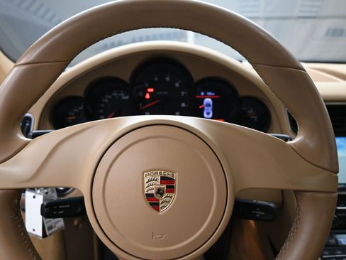 Certified 2014 Porsche 911 Carrera image 18