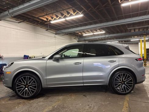 Used 2025 Porsche Cayenne image 2
