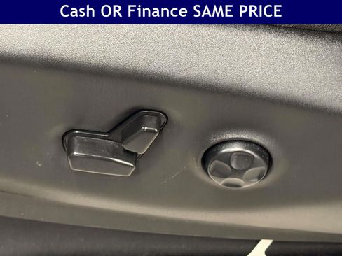 Used 2023 Chrysler Pacifica Touring-L FWD image 20